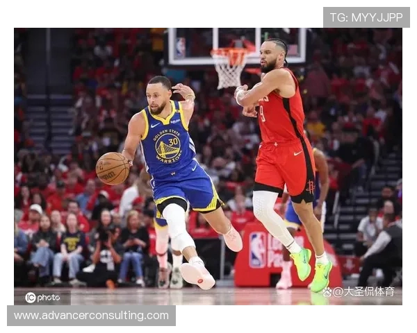 2016年勇士与火箭季后赛第三场精彩回顾与赛后分析 2016年勇士与火箭季后赛第三场精彩回顾与赛后分析