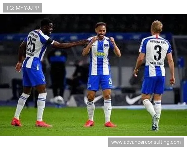 德累斯与凯泽的激烈对决揭示了足球战术的博弈与球队实力的较量 德累斯与凯泽的激烈对决揭示了足球战术的博弈与球队实力的较量