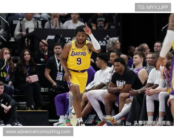 扎克拉文的篮球之路:从潜力新星到全明星的华丽转身 扎克拉文的篮球之路:从潜力新星到全明星的华丽转身