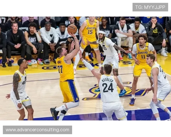 爵士队与湖人队精彩对决回放全程回顾与精彩瞬间分析