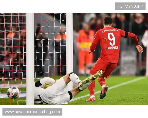 莱万重返安联球场引发拜仁球迷愤怒怒斥其背叛与忘恩负义 莱万重返安联球场引发拜仁球迷愤怒怒斥其背叛与忘恩负义